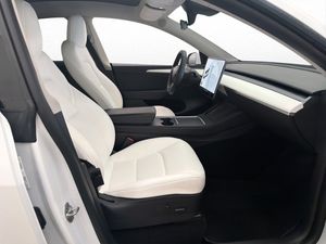Tesla Model Y bild 24