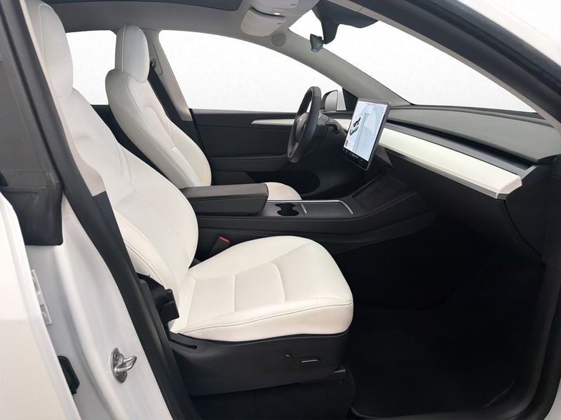 Tesla Model Y bild 24