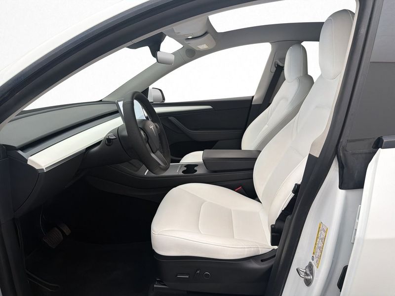 Tesla Model Y bild 13