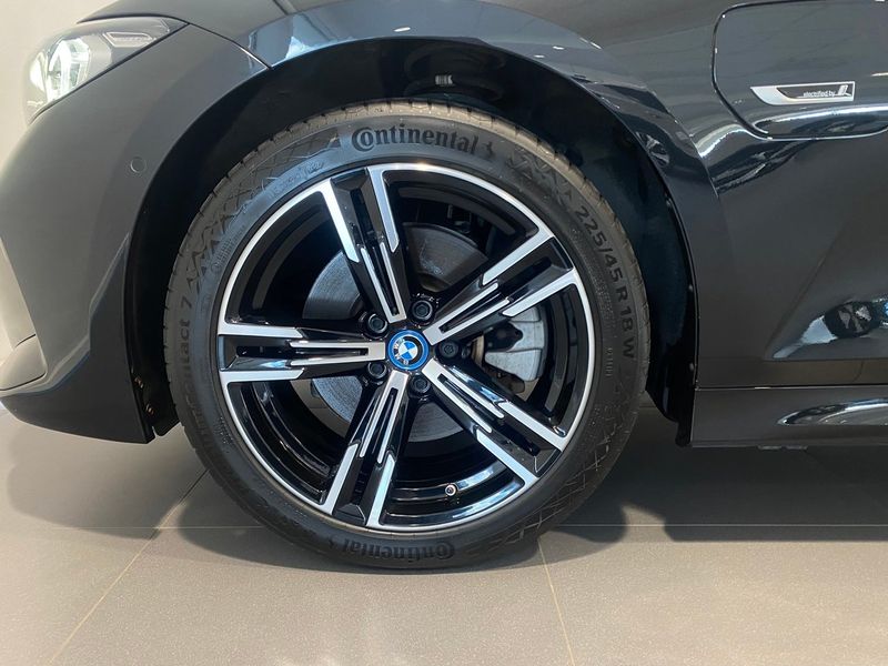 BMW 330 bild 3