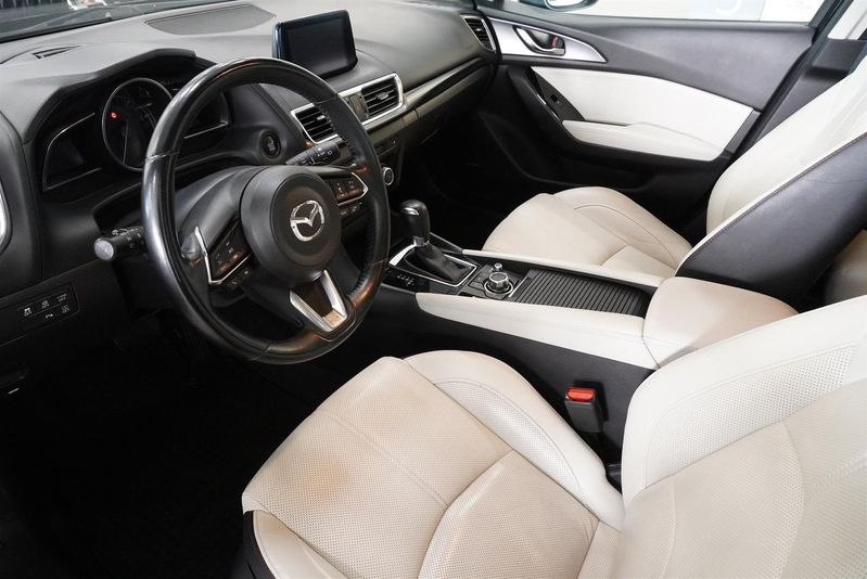 Mazda 3 bild 2