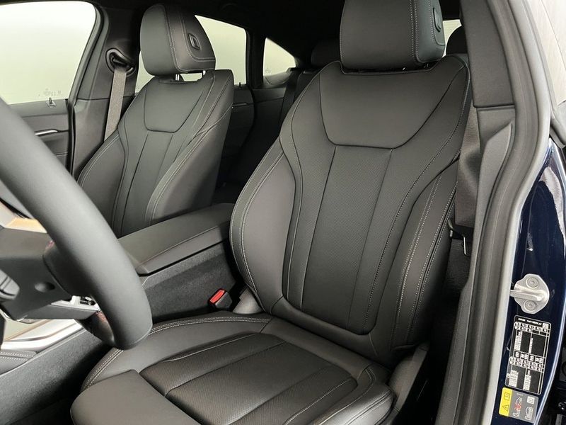 BMW i4 bild 7