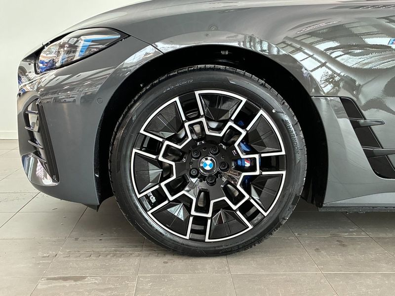 BMW i4 bild 4
