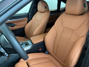 BMW i4 bild 7