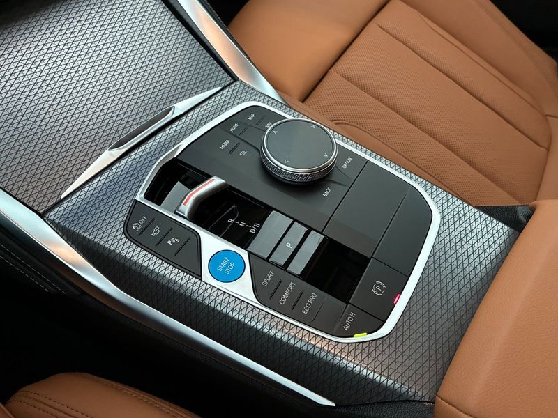 BMW i4 bild 8