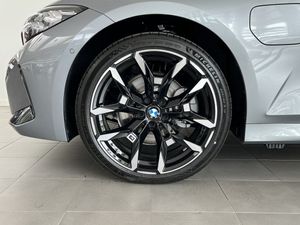 BMW 330 bild 4