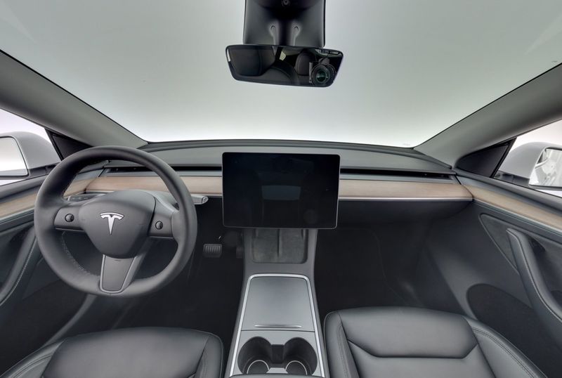 Tesla Model Y bild 13