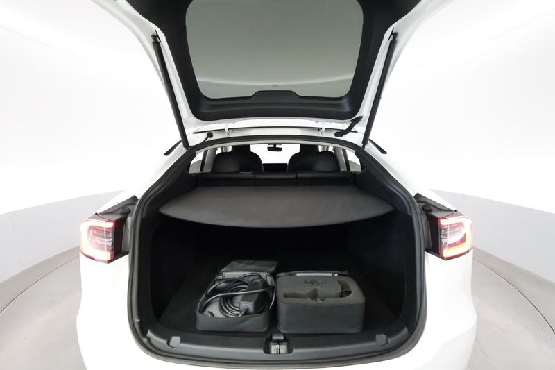 Tesla Model Y bild 25