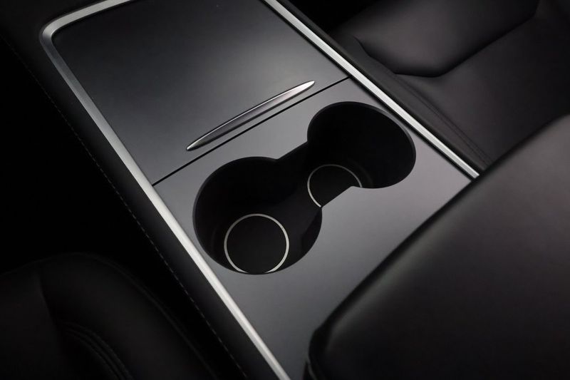 Tesla Model Y bild 23