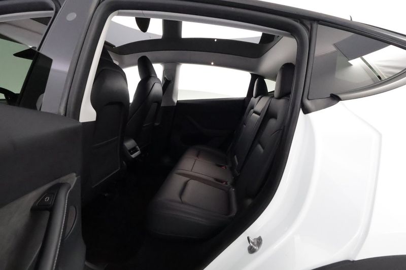 Tesla Model Y bild 12