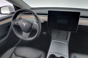 Tesla Model Y bild 15
