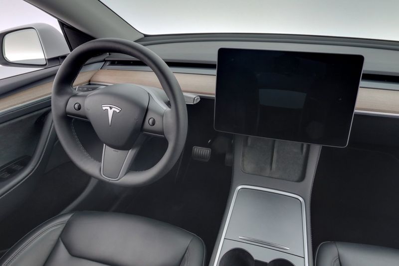 Tesla Model Y bild 15