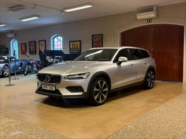 Volvo V60 Cross Country B4 AWD Geartronic Advanced SE II - SE SPEC - - 2021