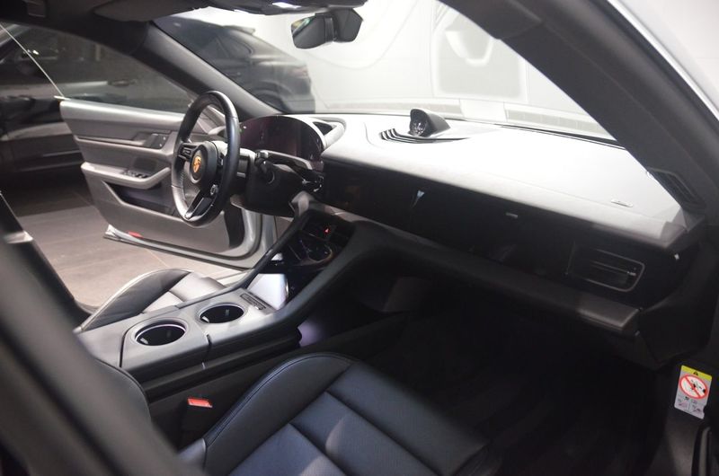 Porsche Taycan bild 13