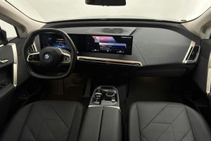 BMW iX bild 6