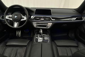 BMW 750 bild 6