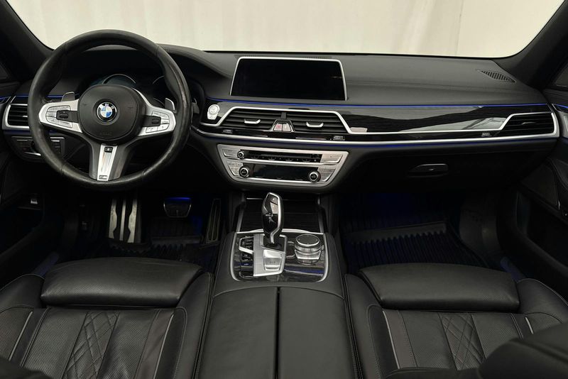 BMW 750 bild 6