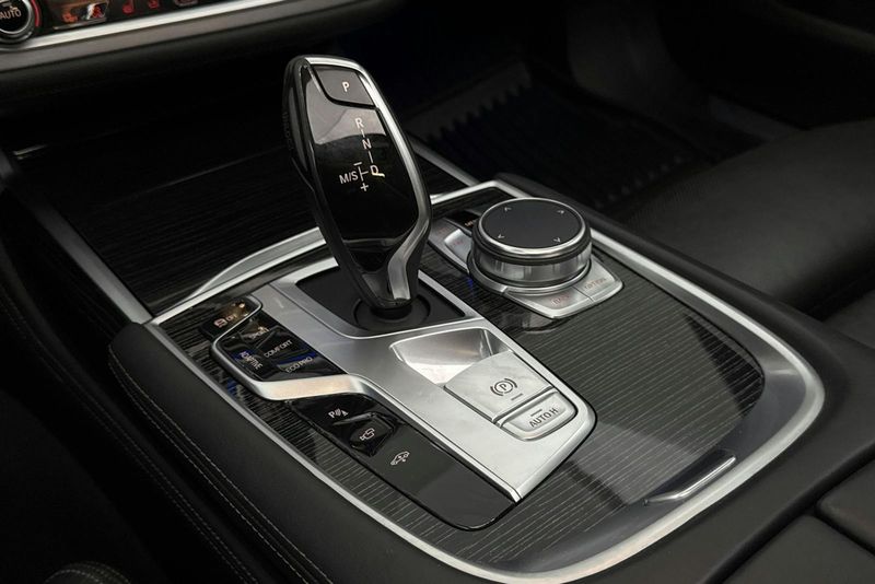 BMW 750 bild 19