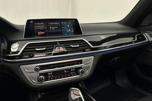 BMW 750 bild 18