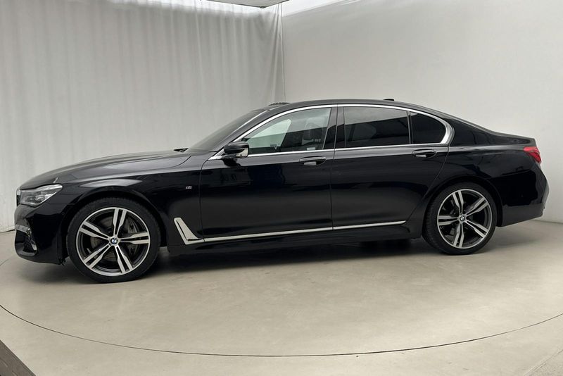 BMW 750 bild 2