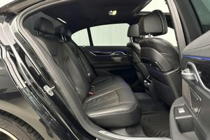 BMW 750 bild 8
