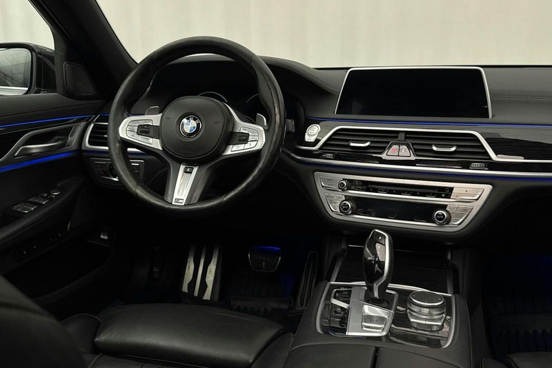 BMW 750 bild 24