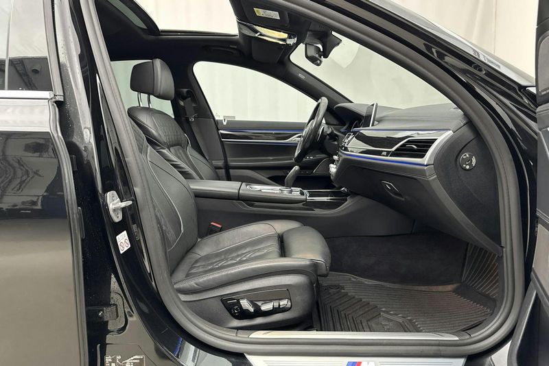 BMW 750 bild 7