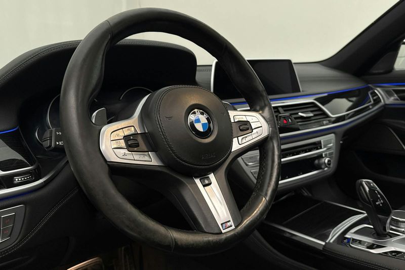 BMW 750 bild 23