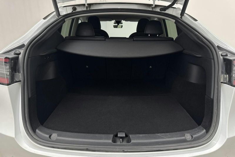 Tesla Model Y bild 9