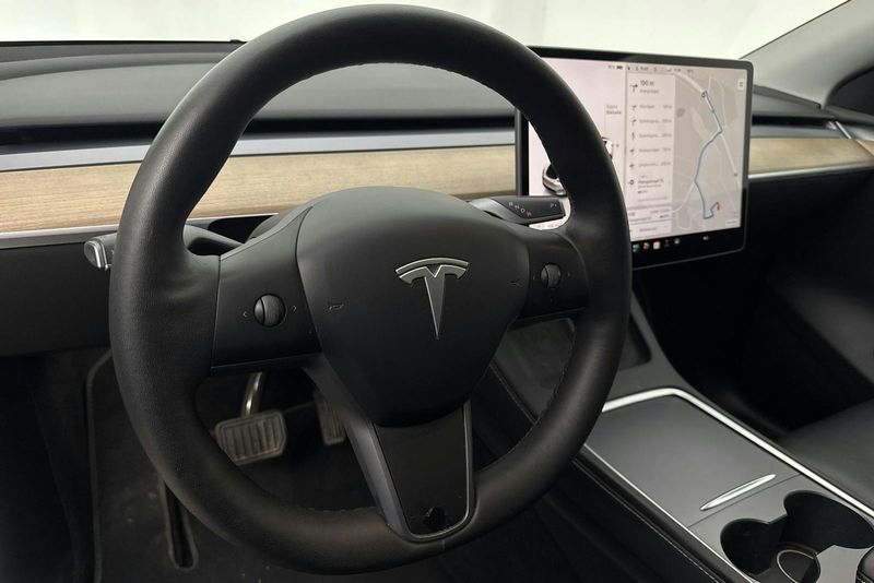 Tesla Model Y bild 21