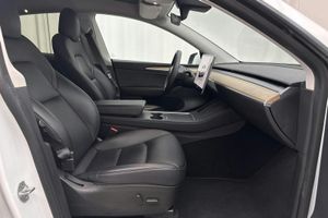 Tesla Model Y bild 7