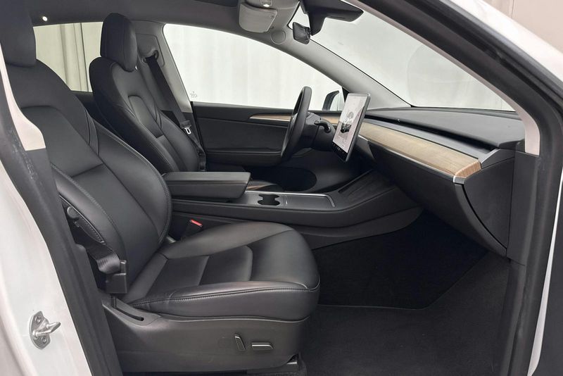 Tesla Model Y bild 7