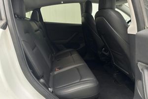 Tesla Model Y bild 8