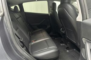 Tesla Model Y bild 8