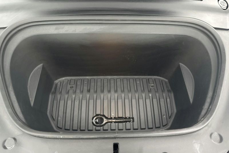 Tesla Model Y bild 9