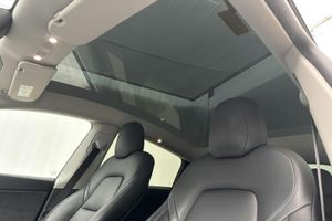 Tesla Model Y bild 18