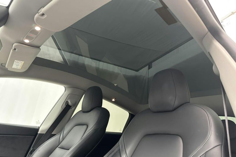 Tesla Model Y bild 18