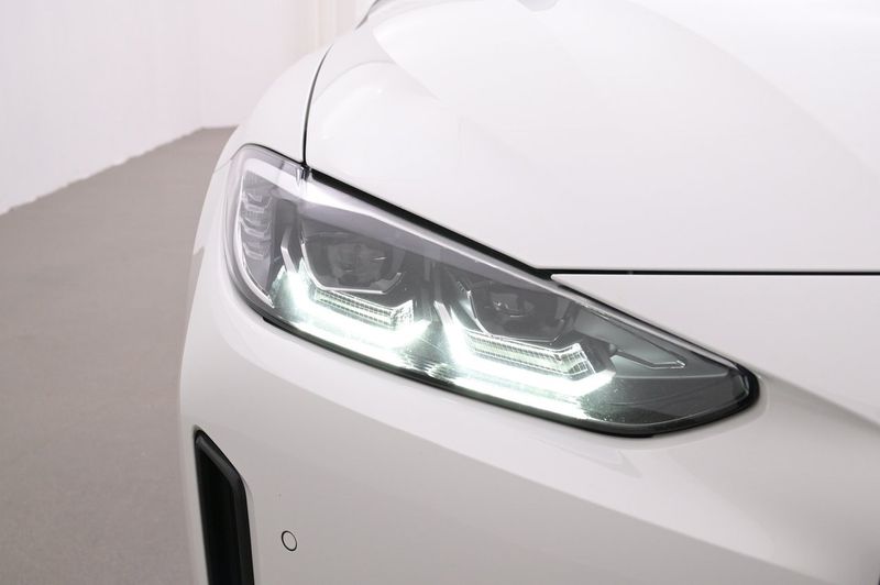 BMW i4 bild 25