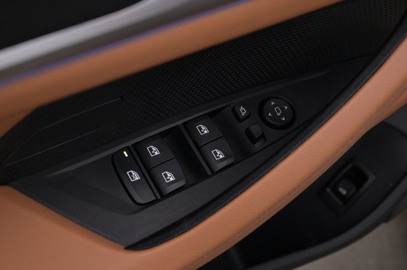 BMW i4 bild 11