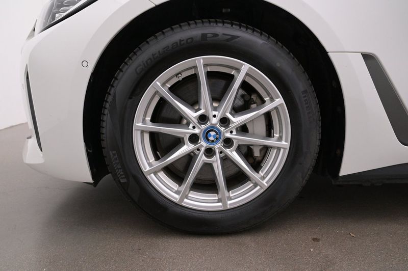BMW i4 bild 26