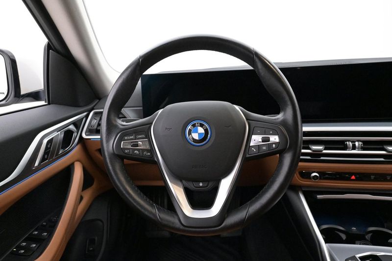 BMW i4 bild 7