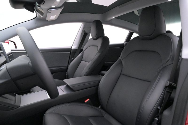 Tesla Model 3 bild 8