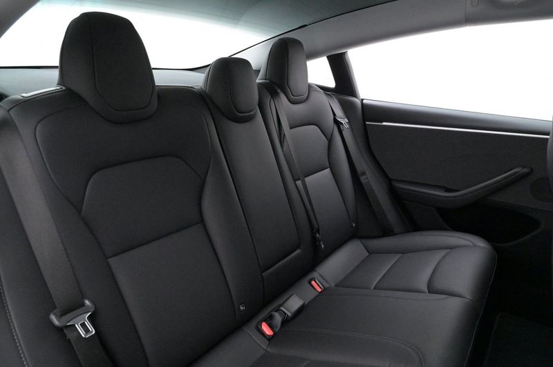 Tesla Model 3 bild 24