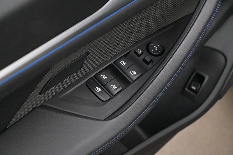 BMW i4 bild 11