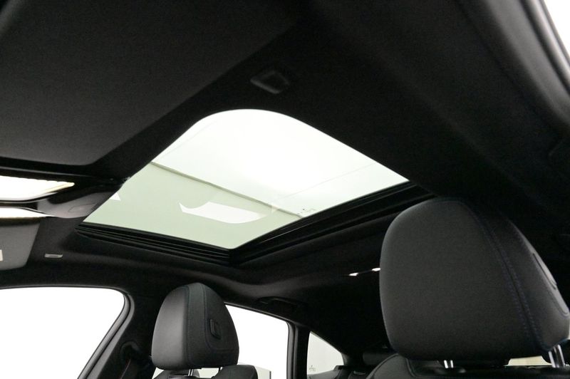 BMW i4 bild 24