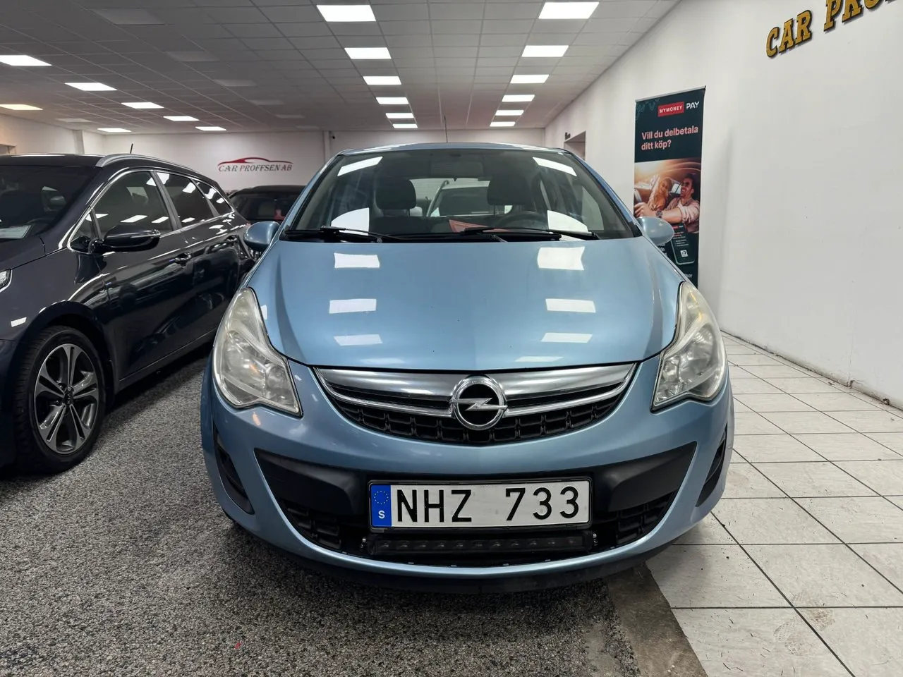Vehicle image 10