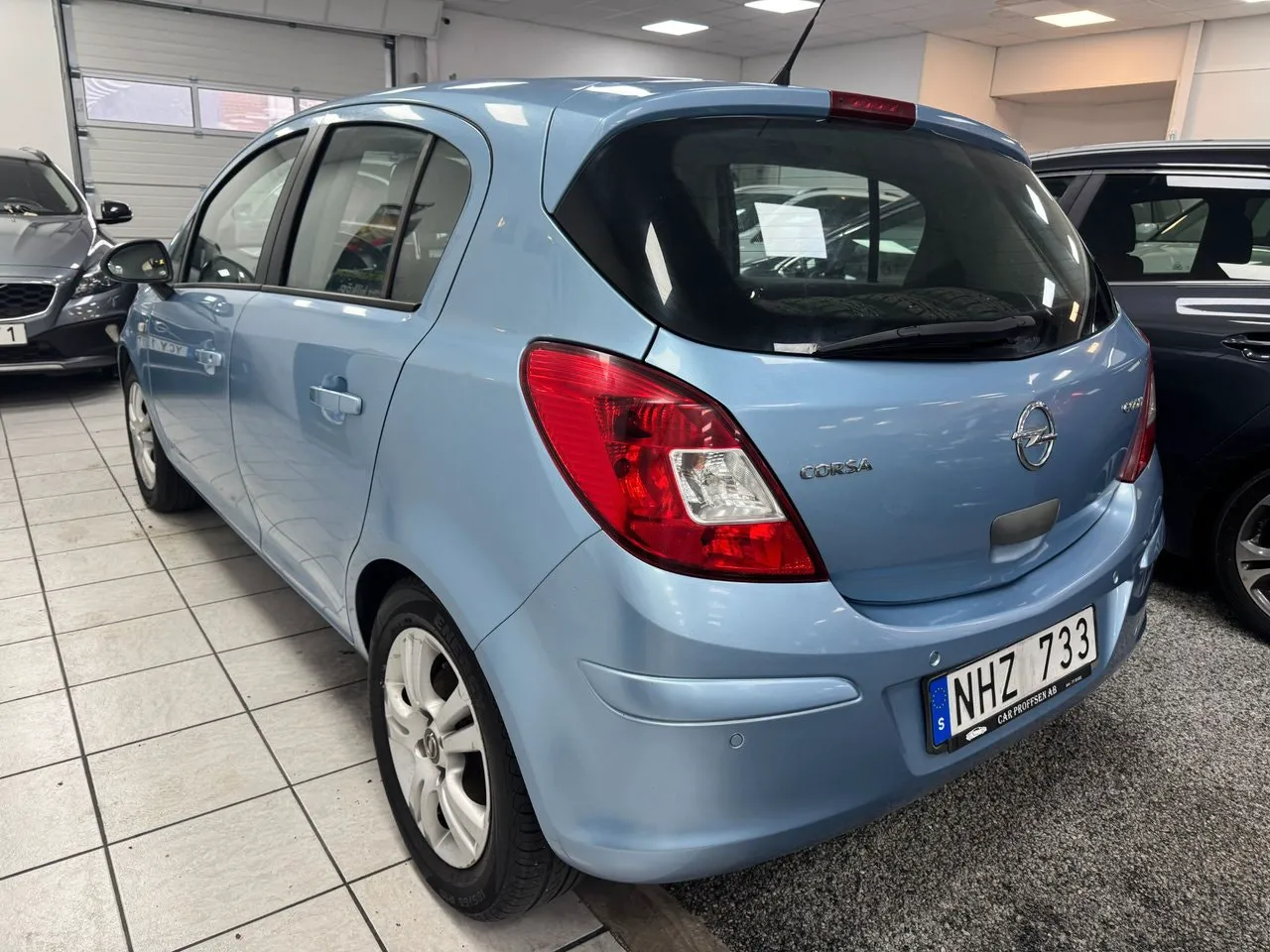 Vehicle image 13