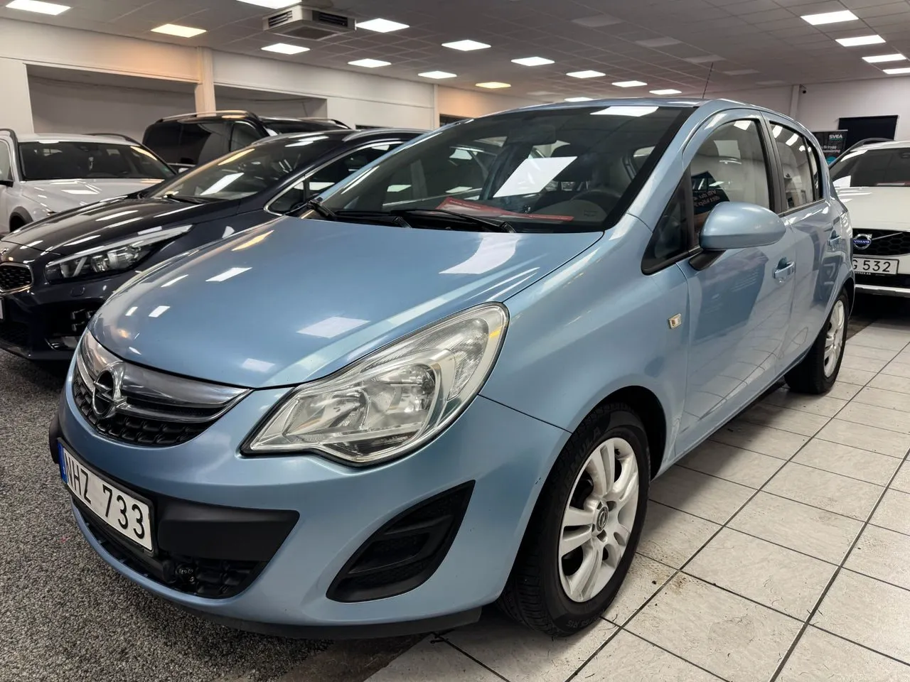 Vehicle image 12
