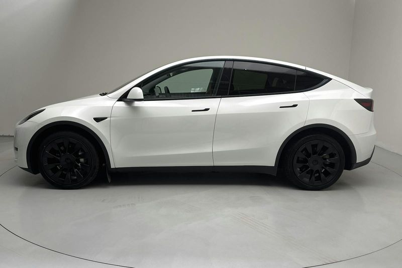 Tesla Model Y bild 2