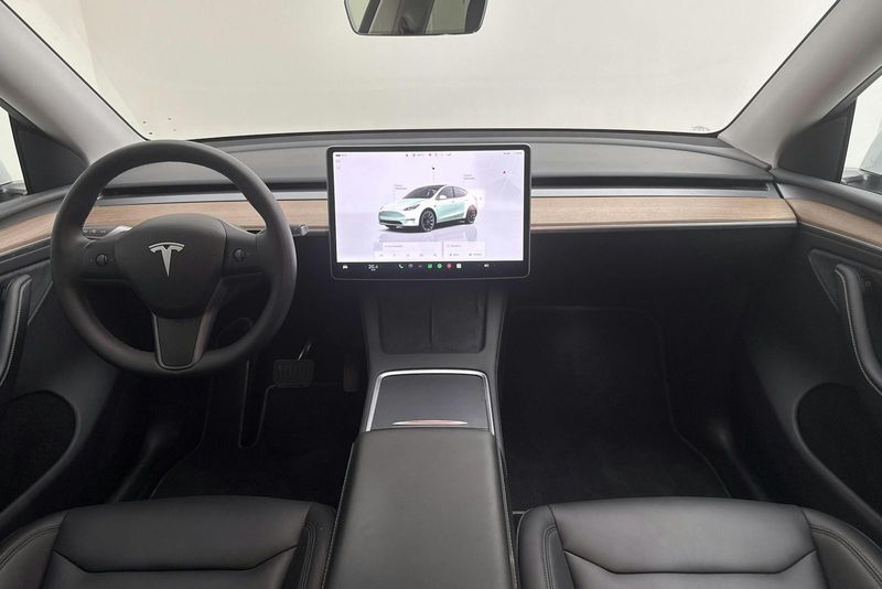 Tesla Model Y bild 6